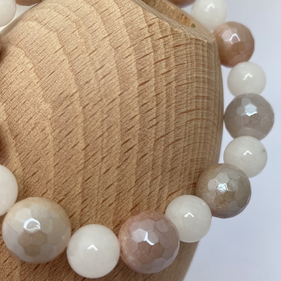 STRETCH Bracelet with Aventurine and Jade - Picture 2 of 9